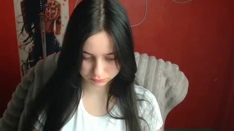 Snapshot of missmiamiss chatting on 04/19/26, 11:42 Mia online show from 04/19/26, 11:42