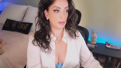 Snapshot of missmina chatting on 10/25/25, 02:41 Mina online show from 10/25/25, 02:41