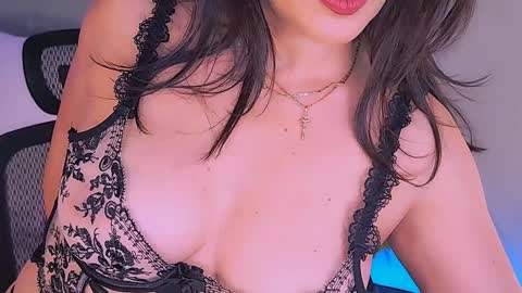 Snapshot of missmina chatting on 11/02/25, 02:58 Mina online show from 11/02/25, 02:58