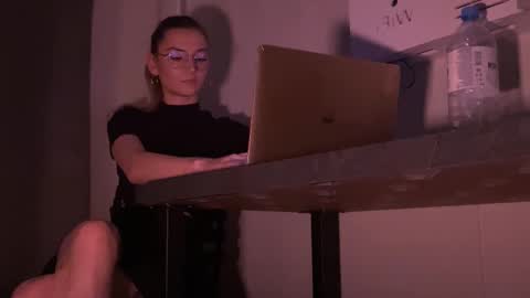 Snapshot of missmiroslava chatting on 03/04/26, 03:18 missmiroslava online show from 03/04/26, 03:18