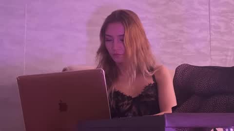 Snapshot of missmiroslava chatting on 03/18/26, 09:45 missmiroslava online show from 03/18/26, 09:45