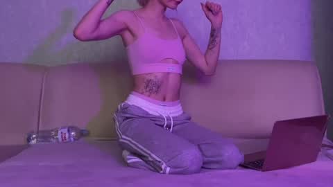 Snapshot of missmiroslava chatting on 03/23/26, 08:40 missmiroslava online show from 03/23/26, 08:40