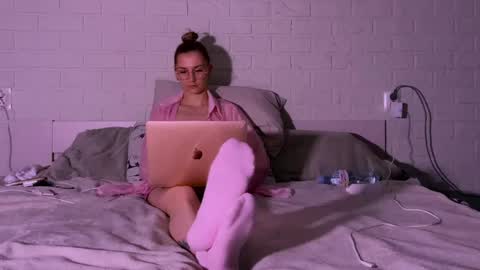 Snapshot of missmiroslava chatting on 04/15/26, 09:04 missmiroslava online show from 04/15/26, 09:04