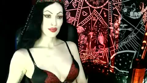 Snapshot of missmoondoll chatting on 04/26/26, 04:43 MissMoonDoll online show from 04/26/26, 04:43