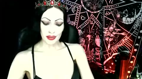 Snapshot of missmoondoll chatting on 05/20/26, 04:51 MissMoonDoll online show from 05/20/26, 04:51