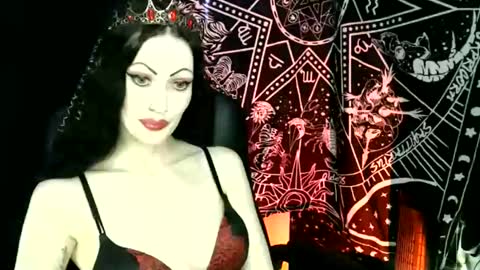 Snapshot of missmoondoll chatting on 05/27/26, 04:09 MissMoonDoll online show from 05/27/26, 04:09