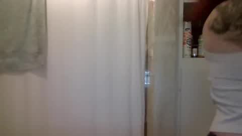 Snapshot of missmoonmagic13 chatting on 03/08/26, 04:27 Maxxx online show from 03/08/26, 04:27