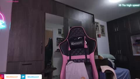 Snapshot of missmoonn chatting on 03/15/26, 05:08 MissMoon online show from 03/15/26, 05:08