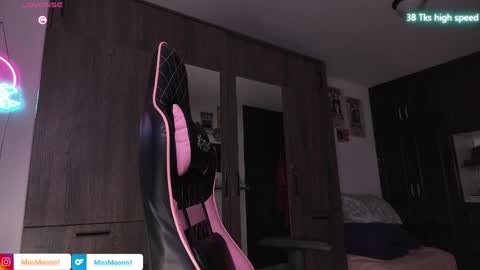 Snapshot of missmoonn chatting on 03/28/26, 06:07 MissMoon online show from 03/28/26, 06:07