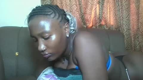 Snapshot of missprettygal chatting on 11/19/25, 01:00 pretty gal online show from 11/19/25, 01:00