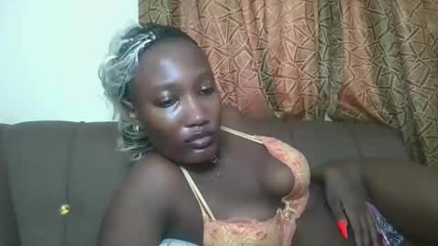 Snapshot of missprettygal chatting on 11/20/25, 08:14 pretty gal online show from 11/20/25, 08:14