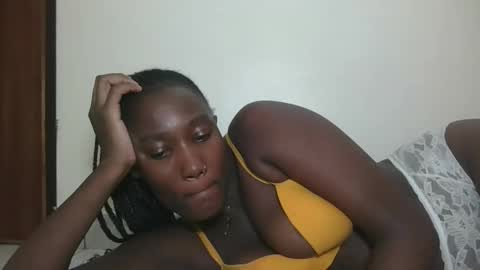 Snapshot of missprettygal chatting on 12/16/25, 08:25 pretty gal online show from 12/16/25, 08:25