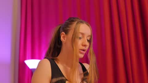 missqueenlust online show from 03/11/25, 06:21