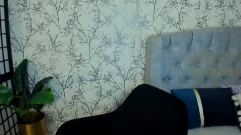 Snapshot of missrosse_ chatting on 01/19/25, 12:49 Emily online show from 01/19/25, 12:49