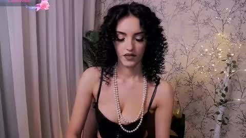 Snapshot of missrosse_ chatting on 11/22/25, 11:04 Emily online show from 11/22/25, 11:04