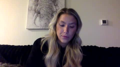 Snapshot of misss_alyssaaa chatting on 04/21/26, 01:42 Alyssa online show from 04/21/26, 01:42