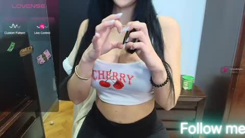 Snapshot of missshinex chatting on 04/28/26, 08:30 Olivia FOLLOW ME TO GET Thumb UP me please its important online show from 04/28/26, 08:30