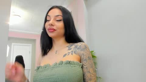 Snapshot of misssiennaa chatting on 04/10/26, 05:23 Sienna online show from 04/10/26, 05:23