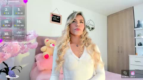 ... Independent model online show from 10/01/25, 04:18