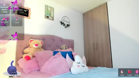 ... Independent model online show from 02/04/26, 11:31