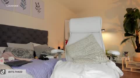 Fernanda Davila online show from 01/22/25, 05:48