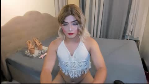 K Y R I E  online show from 10/12/25, 12:15