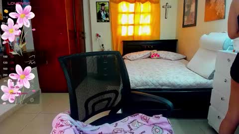 missvalery1 online show from 09/16/25, 08:54