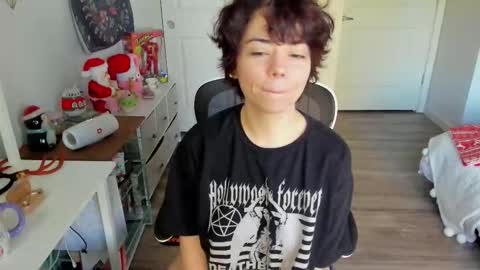 V Nessa online show from 11/30/25, 08:35