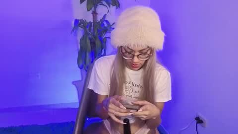 IG MISSVENUSS1 online show from 11/17/25, 11:32