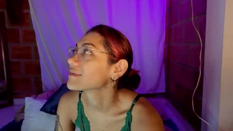 IG MISSVENUSS1 online show from 12/17/25, 07:36