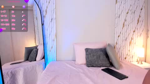 missvioleet online show from 10/16/25, 05:25