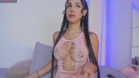 Violetta online show from 10/22/25, 01:00