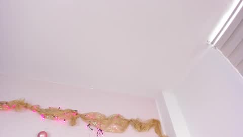 Snapshot of missweetpeach chatting on 12/14/25, 07:29 Pau OFmissweetpeach online show from 12/14/25, 07:29