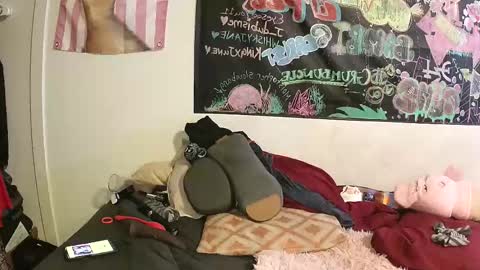 Snapshot of misswolfyluxxe chatting on 10/30/25, 01:01 Scarletta Wolf online show from 10/30/25, 01:01