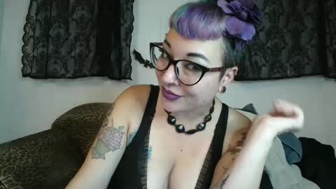 Missy Dee online show from 09/17/25, 06:48