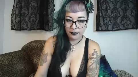 Missy Dee online show from 09/30/25, 10:15