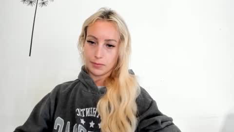 Snapshot of missy_matrix chatting on 12/18/25, 10:32 Missy matrix online show from 12/18/25, 10:32