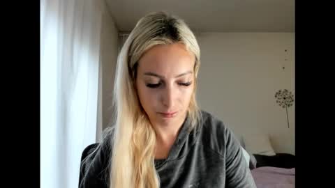 Snapshot of missy_matrix chatting on 12/23/25, 09:51 Missy matrix online show from 12/23/25, 09:51