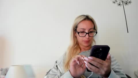 Snapshot of missy_matrix chatting on 04/22/26, 06:38 Missy matrix online show from 04/22/26, 06:38
