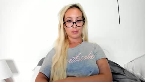 Snapshot of missy_matrix chatting on 04/22/26, 06:42 Missy matrix online show from 04/22/26, 06:42