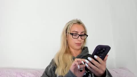 Snapshot of missy_matrix chatting on 05/16/26, 10:36 Missy matrix online show from 05/16/26, 10:36