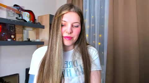 Snapshot of missyourann chatting on 04/19/26, 07:27 Anya online show from 04/19/26, 07:27