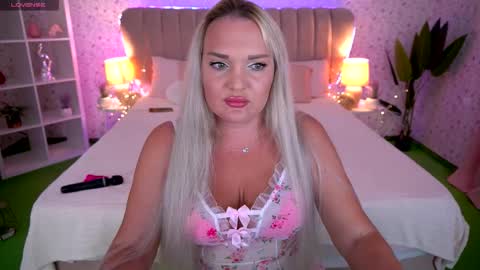  Amely  online show from 09/17/25, 02:19