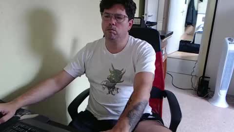 Snapshot of mistercoeur1 chatting on 09/13/25, 07:41 mistercoeur online show from 09/13/25, 07:41