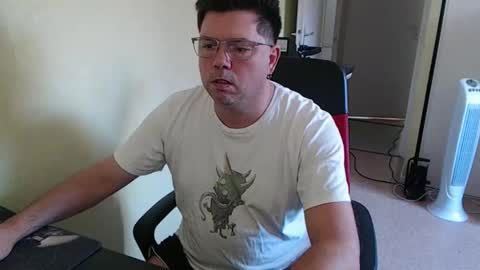 Snapshot of mistercoeur1 chatting on 09/17/25, 07:32 mistercoeur online show from 09/17/25, 07:32