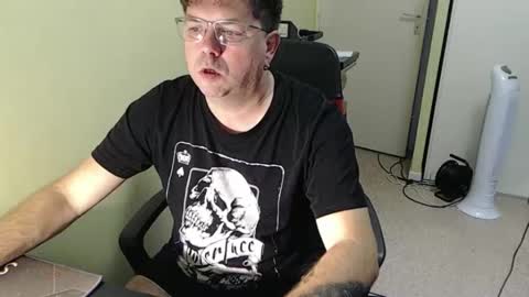 Snapshot of mistercoeur1 chatting on 11/11/25, 08:25 mistercoeur online show from 11/11/25, 08:25