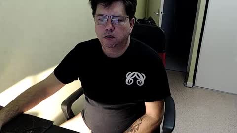 Snapshot of mistercoeur1 chatting on 12/03/25, 08:34 mistercoeur online show from 12/03/25, 08:34