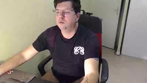 Snapshot of mistercoeur1 chatting on 12/04/25, 04:16 mistercoeur online show from 12/04/25, 04:16