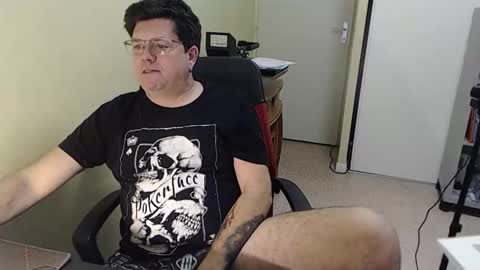 Snapshot of mistercoeur1 chatting on 12/15/25, 04:55 mistercoeur online show from 12/15/25, 04:55