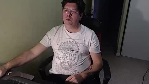 Snapshot of mistercoeur1 chatting on 12/21/25, 08:21 mistercoeur online show from 12/21/25, 08:21